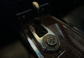 Подержанный автомобиль Nissan Patrol 2011 года (13 фото)