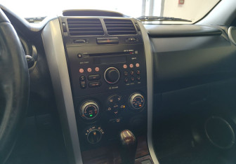 Подержанный автомобиль Suzuki Grand Vitara 2006 года (12 фото)