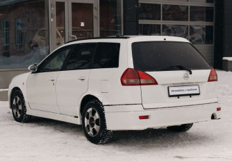 Подержанный автомобиль Nissan Wingroad 2002 года (7 фото)