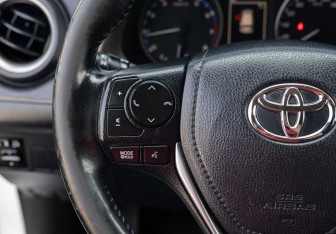 Подержанный автомобиль Toyota RAV4 2017 года (12 фото)