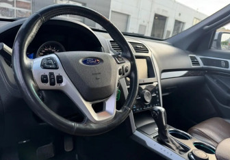 Подержанный автомобиль Ford Explorer 2012 года (3 фото)