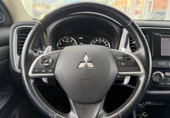 Подержанный автомобиль Mitsubishi Outlander 2012 года (11 фото)