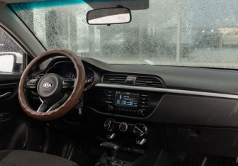 Подержанный автомобиль Kia Rio Sedan 2019 года (10 фото)