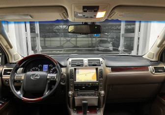 Подержанный автомобиль Lexus GX 2010 года (8 фото)