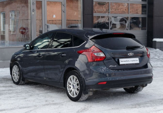 Подержанный автомобиль Ford Focus Hatchback 2011 года (7 фото)