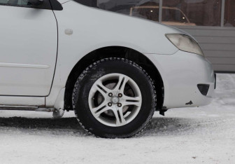 Подержанный автомобиль Toyota Corolla Wagon 2004 года (9 фото)