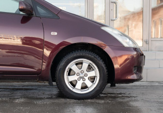 Подержанный автомобиль Toyota Wish Compactvan 2007 года (9 фото)