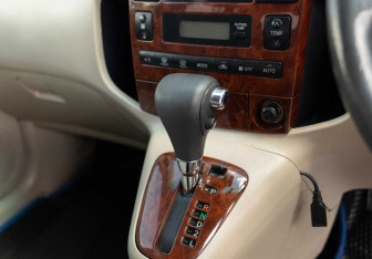 Подержанный автомобиль Toyota Corolla Spacio 2002 года (14 фото)