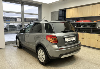Подержанный автомобиль Suzuki SX4 Hatchback 2012 года (6 фото)