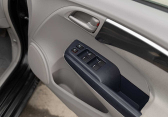 Подержанный автомобиль Honda Insight Hatchback 2009 года (18 фото)