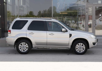 Подержанный автомобиль Ford Escape 2008 года (4 фото)