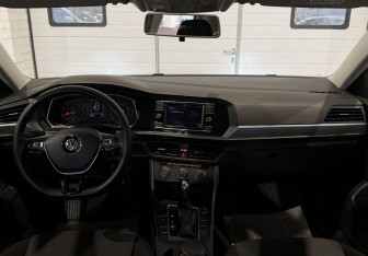 Подержанный автомобиль Volkswagen Jetta Sedan 2020 года (12 фото)