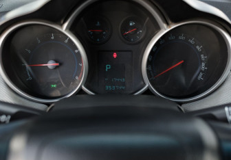 Подержанный автомобиль Chevrolet Cruze Hatchback 2014 года (13 фото)