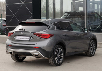 Подержанный автомобиль Infiniti QX30 2018 года (5 фото)