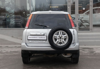 Подержанный автомобиль Honda CR-V 2001 года (6 фото)