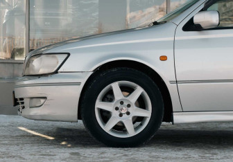 Подержанный автомобиль Toyota Vista Wagon 2003 года (9 фото)