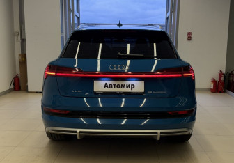 Подержанный автомобиль Audi e-tron 2020 года (6 фото)