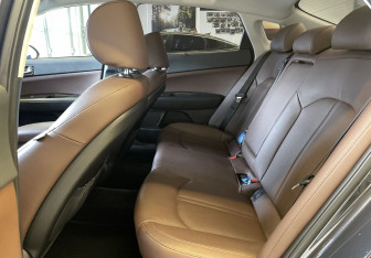 Подержанный автомобиль Kia K5 2017 года (9 фото)