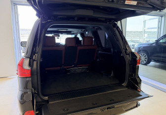 Подержанный автомобиль Lexus LX 2021 года (8 фото)