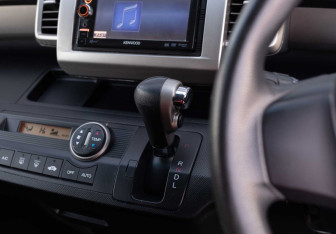 Подержанный автомобиль Honda Freed 2011 года (14 фото)