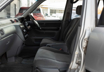 Подержанный автомобиль Honda CR-V 1997 года (14 фото)