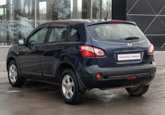 Подержанный автомобиль Nissan Qashqai 2010 года (7 фото)