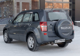 Подержанный автомобиль Suzuki Grand Vitara 2007 года (7 фото)