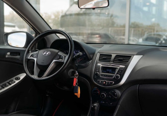 Подержанный автомобиль Hyundai Solaris Sedan 2015 года (10 фото)
