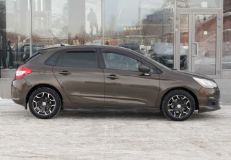 Подержанный автомобиль Citroen C4 Hatchback 2011 года (4 фото)