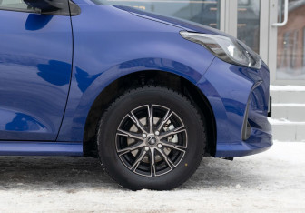 Подержанный автомобиль Toyota Yaris Hatchback 2020 года (9 фото)