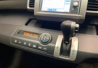 Подержанный автомобиль Honda Freed 2012 года (11 фото)