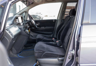 Подержанный автомобиль Honda Odyssey Compactvan 2002 года (18 фото)