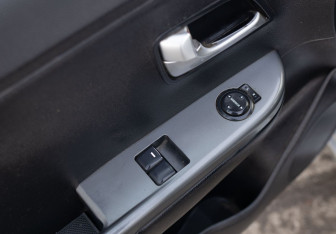 Подержанный автомобиль Kia Rio Hatchback 2017 года (16 фото)