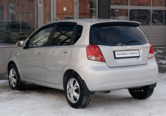 Подержанный автомобиль Chevrolet Aveo Hatchback 2006 года (7 фото)
