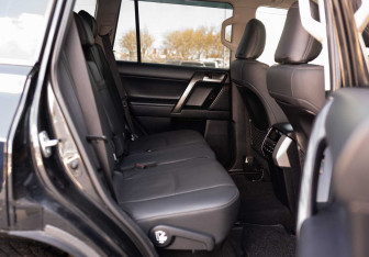 Подержанный автомобиль Toyota Land Cruiser Prado 2019 года (20 фото)