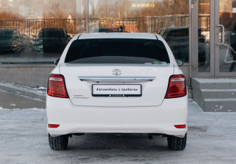 Подержанный автомобиль Toyota Corolla Sedan 2015 года (6 фото)