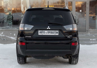 Подержанный автомобиль Mitsubishi Outlander 2007 года (6 фото)