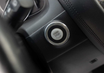 Подержанный автомобиль Nissan Patrol 2011 года (15 фото)