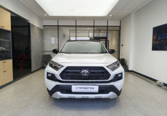 Подержанный автомобиль Toyota RAV4 2025 года (2 фото)