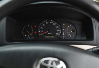 Подержанный автомобиль Toyota Corolla Spacio 2002 года (12 фото)