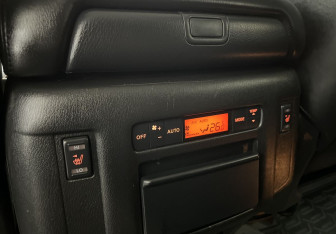 Подержанный автомобиль Nissan Patrol 2011 года (17 фото)