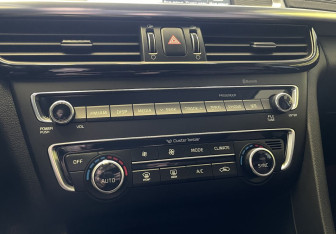 Подержанный автомобиль Kia K5 2017 года (14 фото)