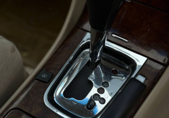 Подержанный автомобиль Honda Inspire 2003 года (14 фото)