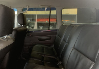 Подержанный автомобиль Toyota Land Cruiser Suv 1997 года (8 фото)