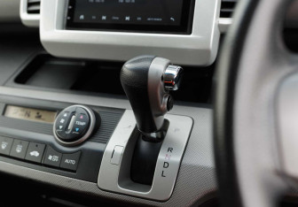 Подержанный автомобиль Honda Freed 2012 года (15 фото)