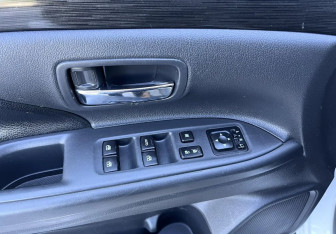 Подержанный автомобиль Mitsubishi Outlander 2017 года (14 фото)