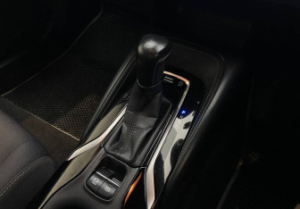 Подержанный автомобиль Toyota Corolla Hatchback 2020 года (8 фото)