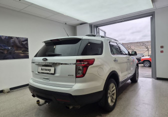Подержанный автомобиль Ford Explorer 2013 года (4 фото)