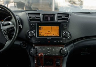 Подержанный автомобиль Toyota Highlander 2011 года (14 фото)