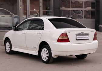 Подержанный автомобиль Toyota Corolla Sedan 2001 года (7 фото)